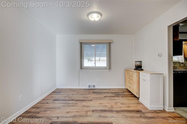 38576 Foxcroft Street, Harrison Charter Township, MI 48045