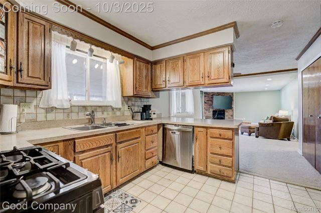 38576 Foxcroft Street, Harrison Charter Township, MI 48045