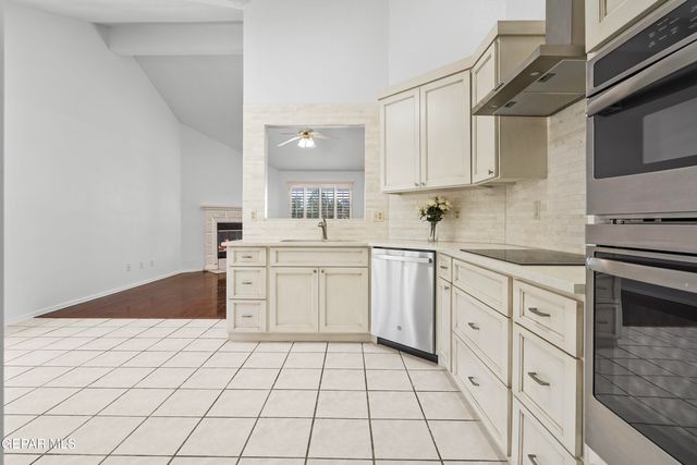 660 ROSINANTE Road, El Paso, TX 79922