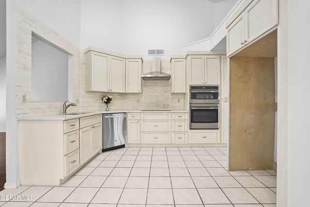 660 ROSINANTE Road, El Paso, TX 79922