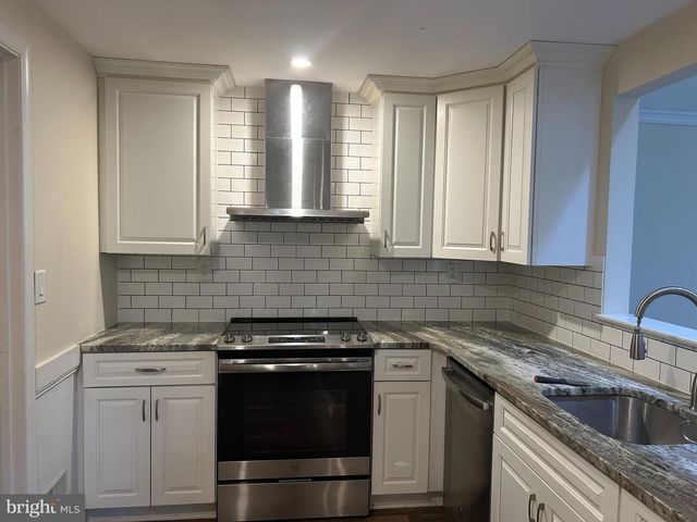 7 HADDON CT W, Marlton, NJ 08053