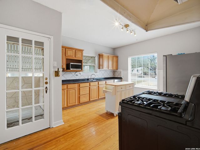 336 North, San Antonio, TX 78201