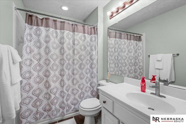 13601 S 33rd Street, Bellevue, NE 68123