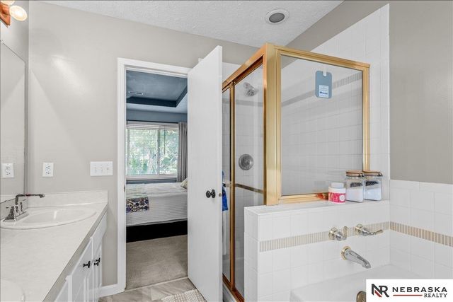 13601 S 33rd Street, Bellevue, NE 68123