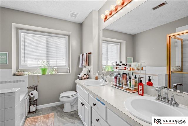 13601 S 33rd Street, Bellevue, NE 68123