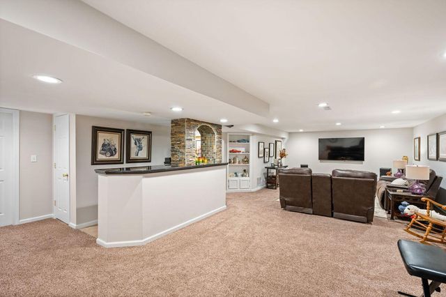 1199 Devou Woods Drive, Covington, KY 41011