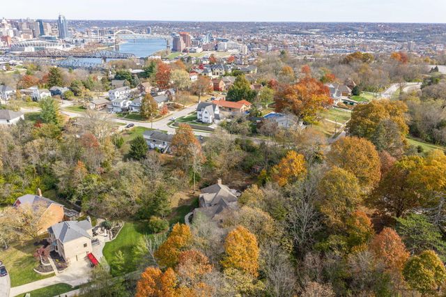 1199 Devou Woods Drive, Covington, KY 41011