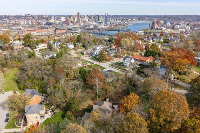 1199 Devou Woods Drive, Covington, KY 41011