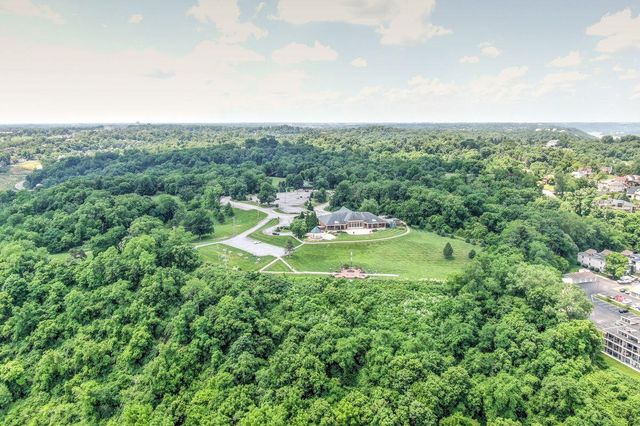 1199 Devou Woods Drive, Covington, KY 41011