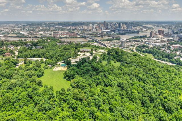 1199 Devou Woods Drive, Covington, KY 41011