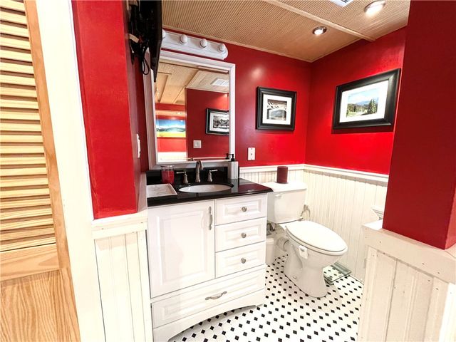 235 Kearns Avenue, Tiverton, RI 02878