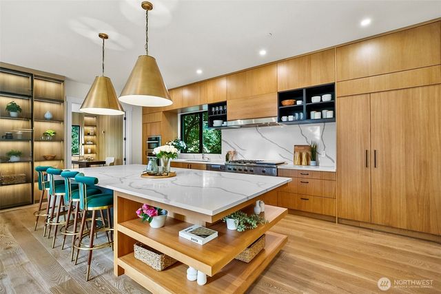 10823 SE 12th Street, Bellevue, WA 98004