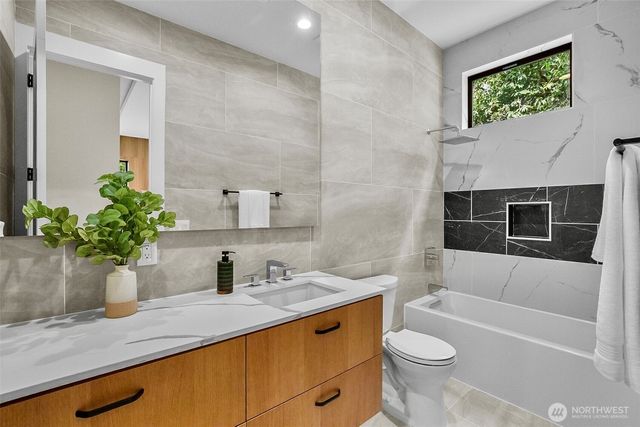 10823 SE 12th Street, Bellevue, WA 98004