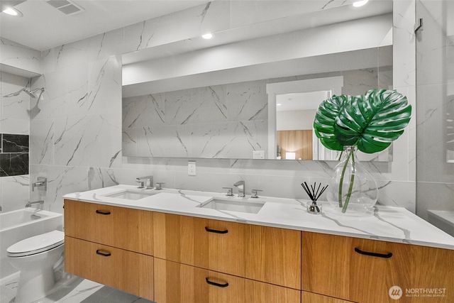 10823 SE 12th Street, Bellevue, WA 98004