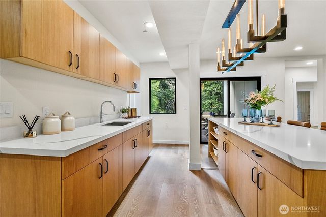 10823 SE 12th Street, Bellevue, WA 98004