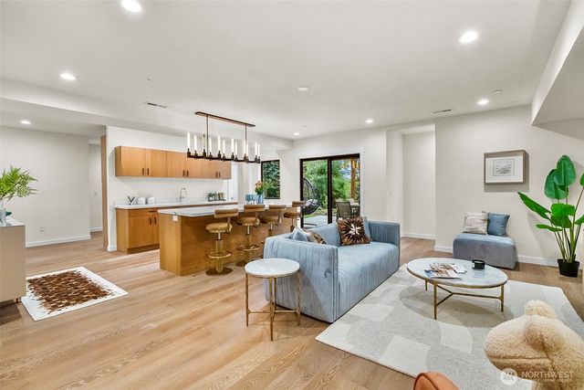 10823 SE 12th Street, Bellevue, WA 98004