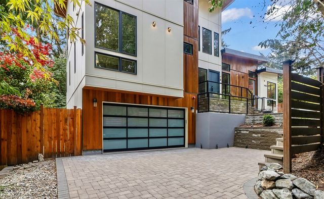 10823 SE 12th Street, Bellevue, WA 98004