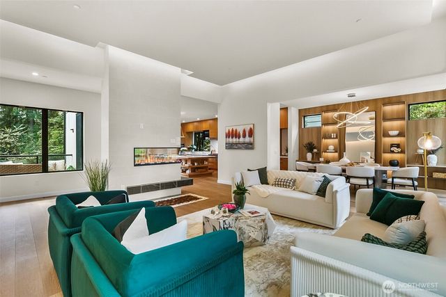 10823 SE 12th Street, Bellevue, WA 98004