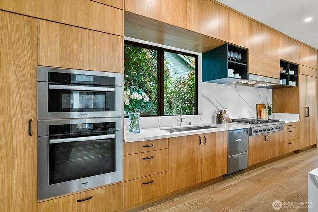 10823 SE 12th Street, Bellevue, WA 98004