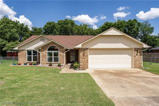 2902 Ash Street, Poteau, OK 74953