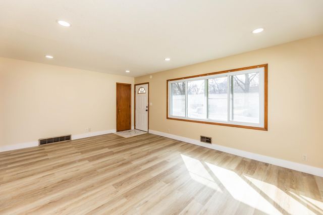 5214 Oliver Avenue N, Minneapolis, MN 55430