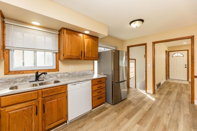 5214 Oliver Avenue N, Minneapolis, MN 55430