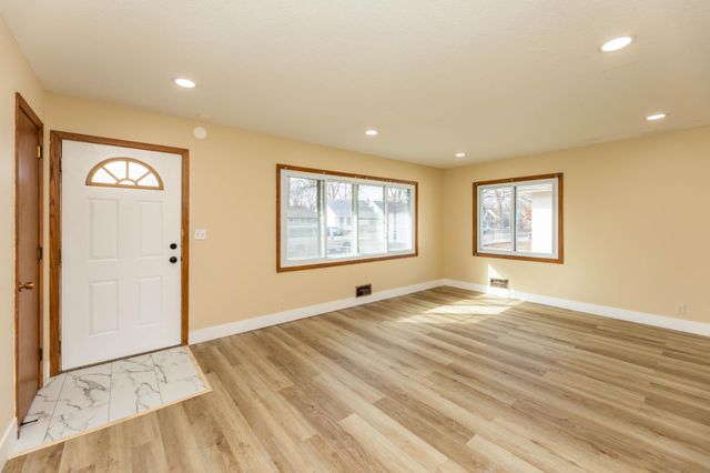 5214 Oliver Avenue N, Minneapolis, MN 55430