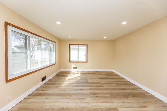 5214 Oliver Avenue N, Minneapolis, MN 55430