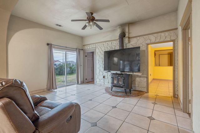 349 N Lemona Street, Woodlake, CA 93286