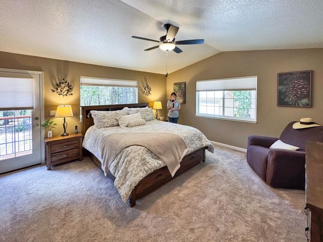 6152 Hillcrest Ct, Foresthill, CA 95631