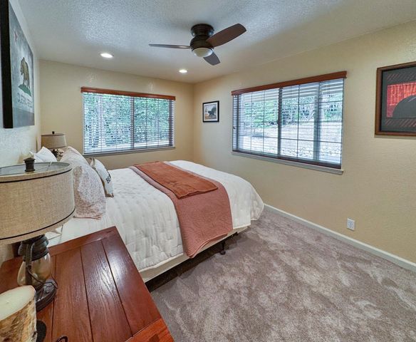 6152 Hillcrest Ct, Foresthill, CA 95631