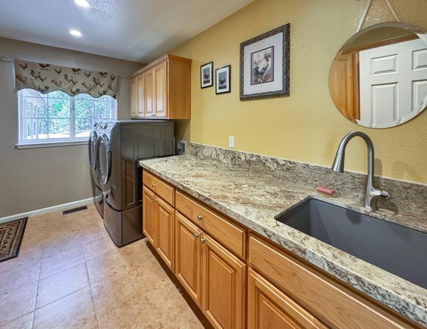 6152 Hillcrest Ct, Foresthill, CA 95631