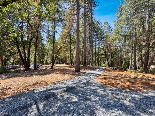 6152 Hillcrest Ct, Foresthill, CA 95631