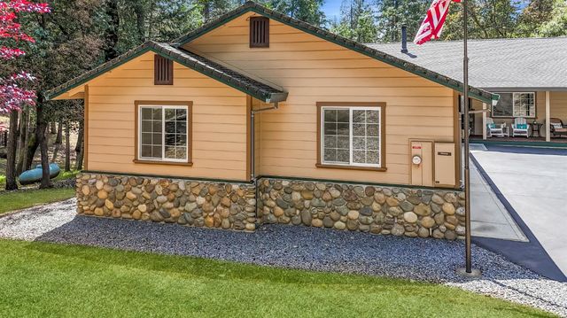 6152 Hillcrest Ct, Foresthill, CA 95631