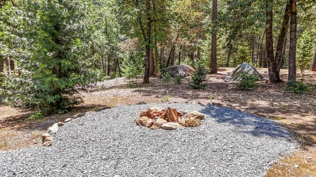 6152 Hillcrest Ct, Foresthill, CA 95631