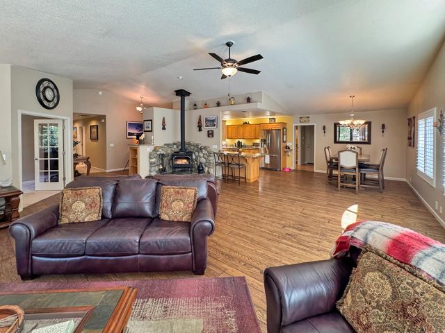 6152 Hillcrest Ct, Foresthill, CA 95631