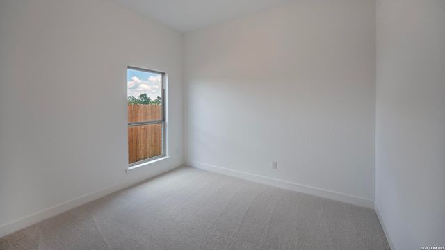 190 Mountain Oak, Castroville, TX 78009