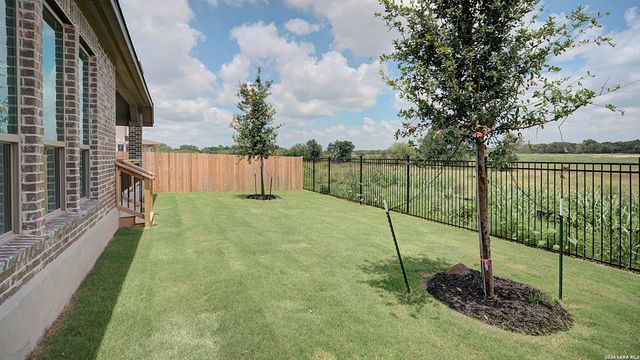 190 Mountain Oak, Castroville, TX 78009