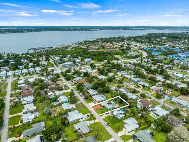 1636 NE Darlich Avenue, Jensen Beach, FL 34957