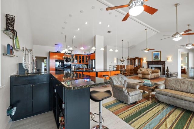 203 Senisa DR, Buchanan Dam, TX 78657
