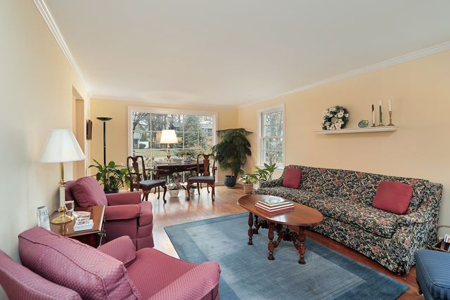 1211 Norman Lane, Deerfield, IL 60015