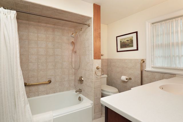 1211 Norman Lane, Deerfield, IL 60015