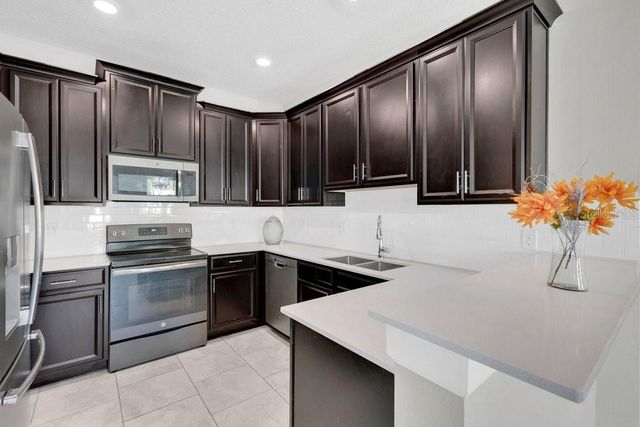 1051 QUAKER RIDGE LANE, Davenport, FL 33896