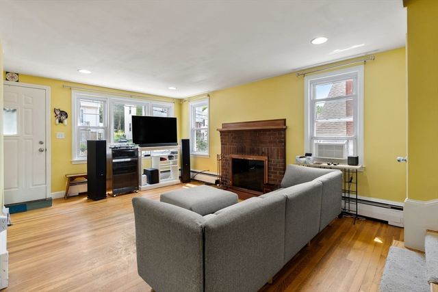195 Glenellen Rd, Boston, MA 02132