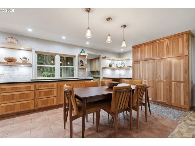 7325 Se BARBARA WELCH Rd, Portland, OR 97236