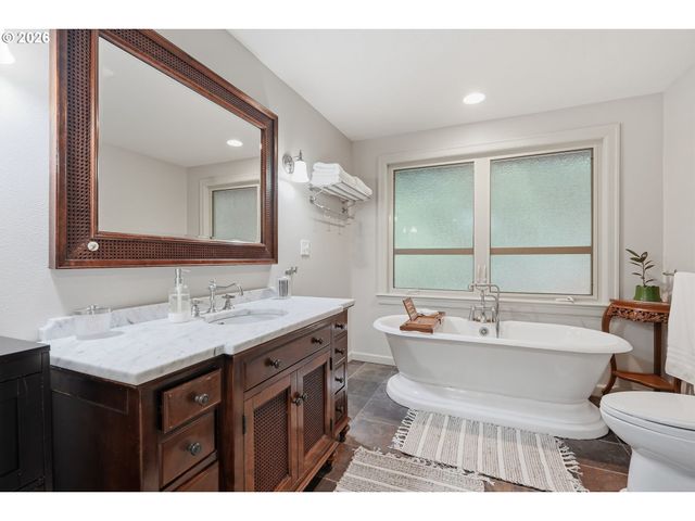 7325 Se BARBARA WELCH Rd, Portland, OR 97236