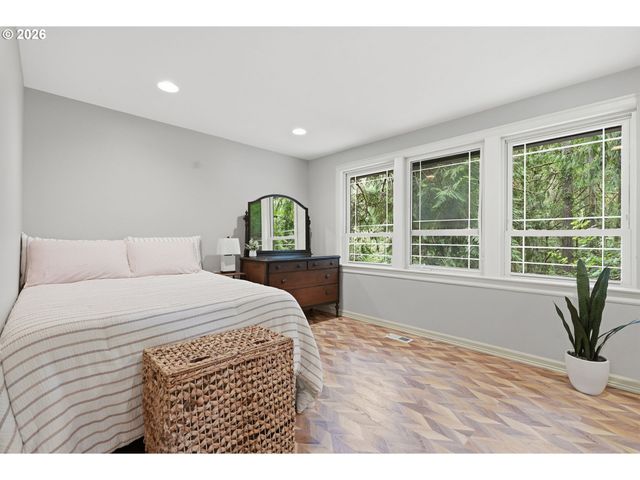 7325 Se BARBARA WELCH Rd, Portland, OR 97236