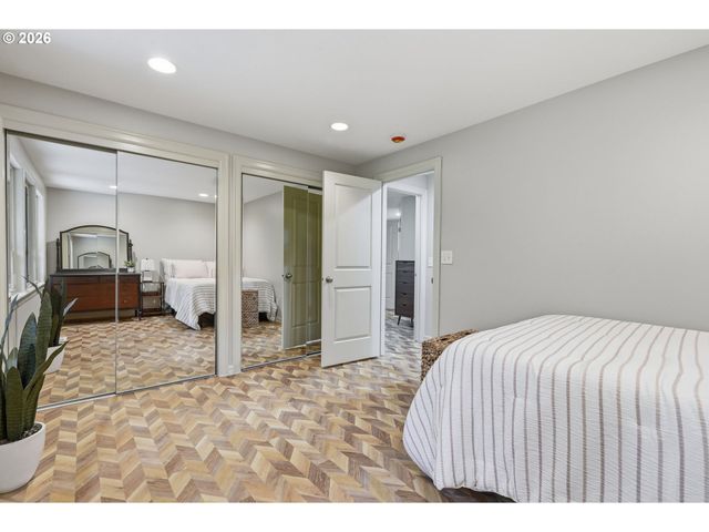 7325 Se BARBARA WELCH Rd, Portland, OR 97236
