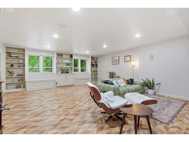7325 Se BARBARA WELCH Rd, Portland, OR 97236