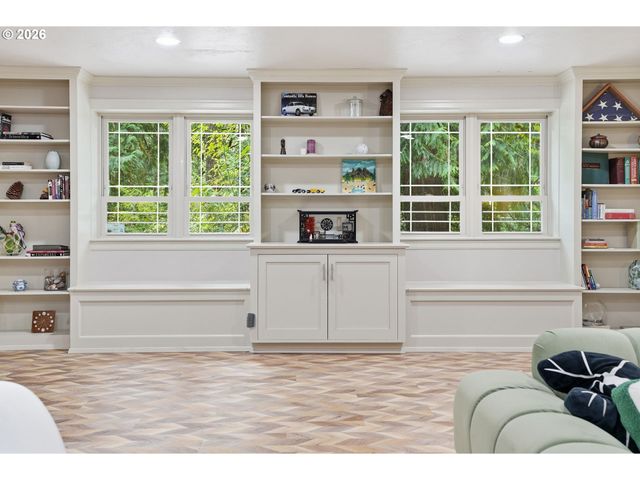 7325 Se BARBARA WELCH Rd, Portland, OR 97236